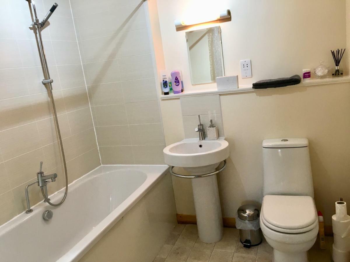 Azim And Suzi'S City Centre Apartment Inverness Exterior foto